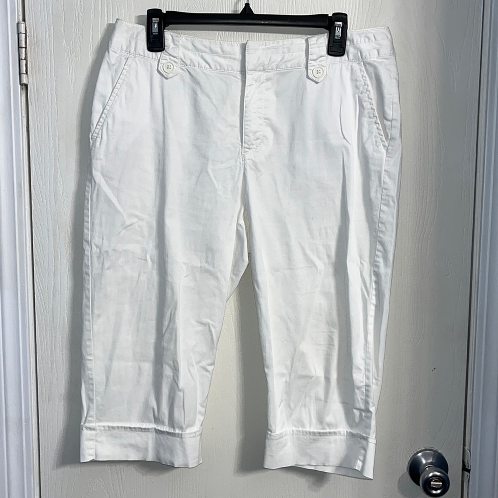 St Johns Bay Excellent condition lightweight white capris